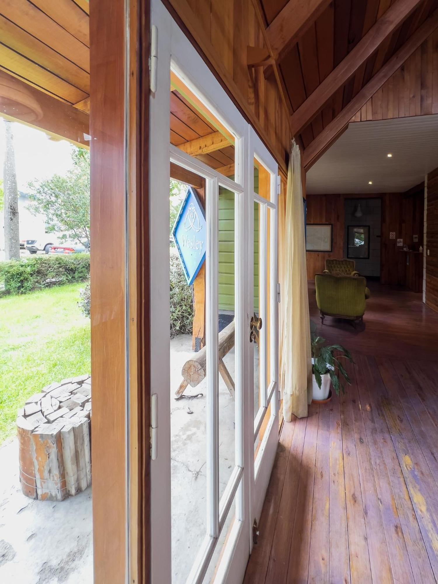 Wesley House Hosteria Boutique San Martín de los Andes Esterno foto